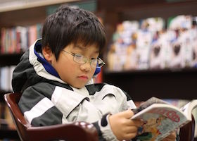 child reading a book photographed by Ragesoss in 2007.jpg